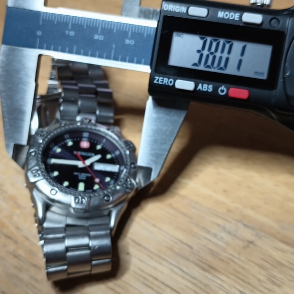 X Wenger SMT Design 200 meter Dive watch.  Rotating bezel, screw down crown. - Picture 7 of 13